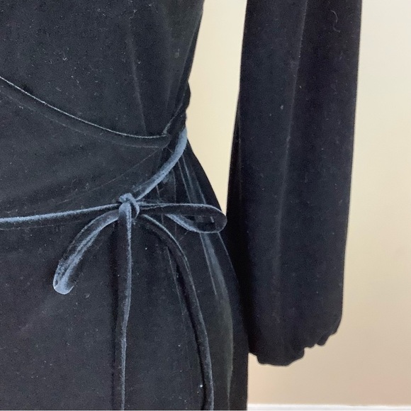 ZARA BLACK STRETCH VELVET WRAP DRESS - Picture 4 of 6